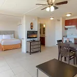 Comfy Suite With Full Kitchen, Dining For 4 & Flexible Sleeping Options