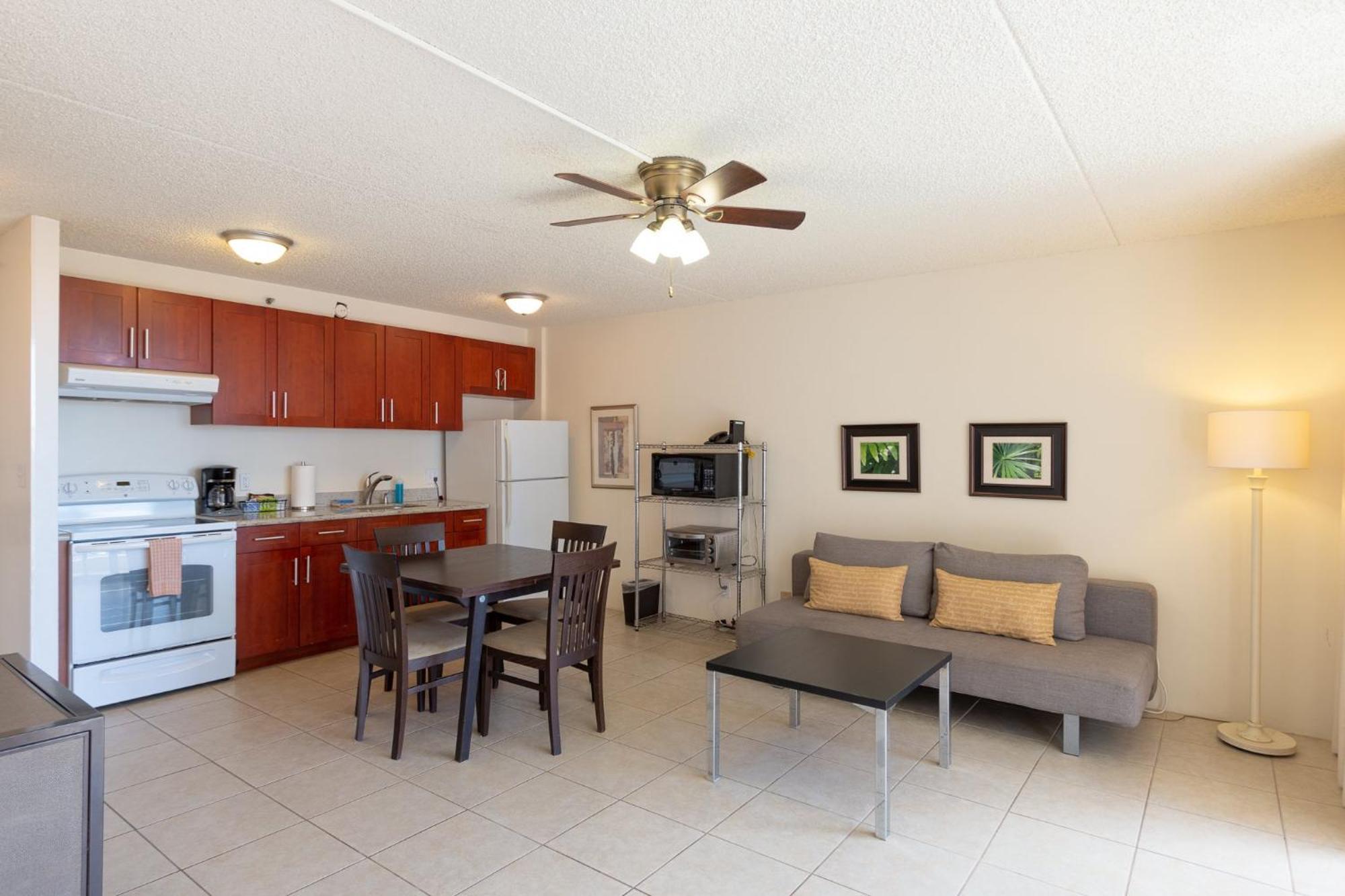 Comfy With Full Kitchen, Dining For 4 & Flexible Sleeping Options Apartment *