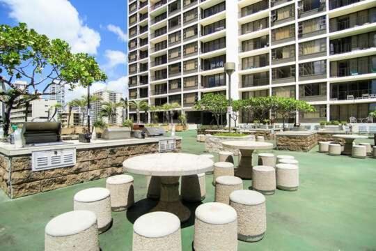 Comfy With Full Kitchen, Dining For 4 & Flexible Sleeping Options Apartment